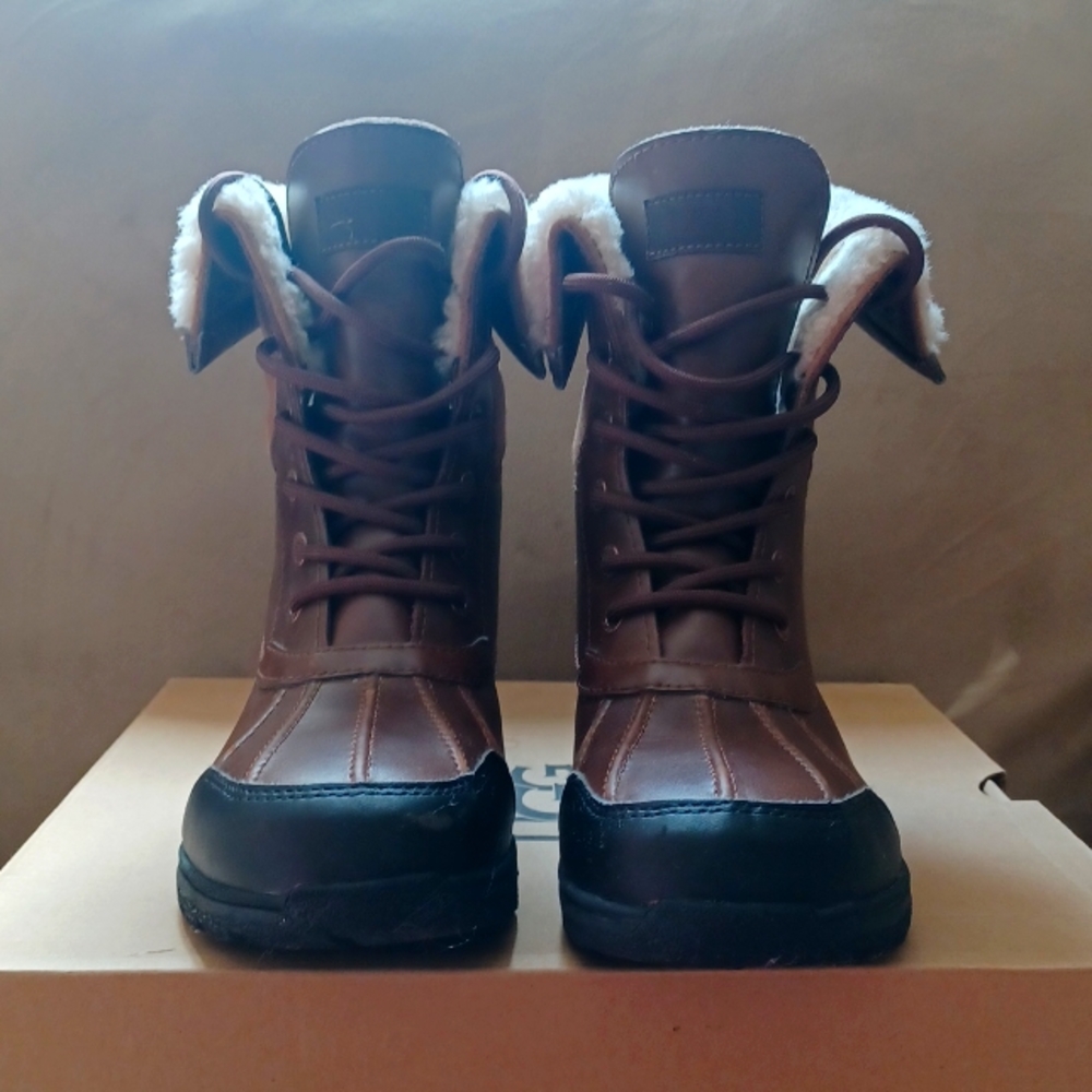 UGG BUTTE II CRW WORCHESTER SZ 5